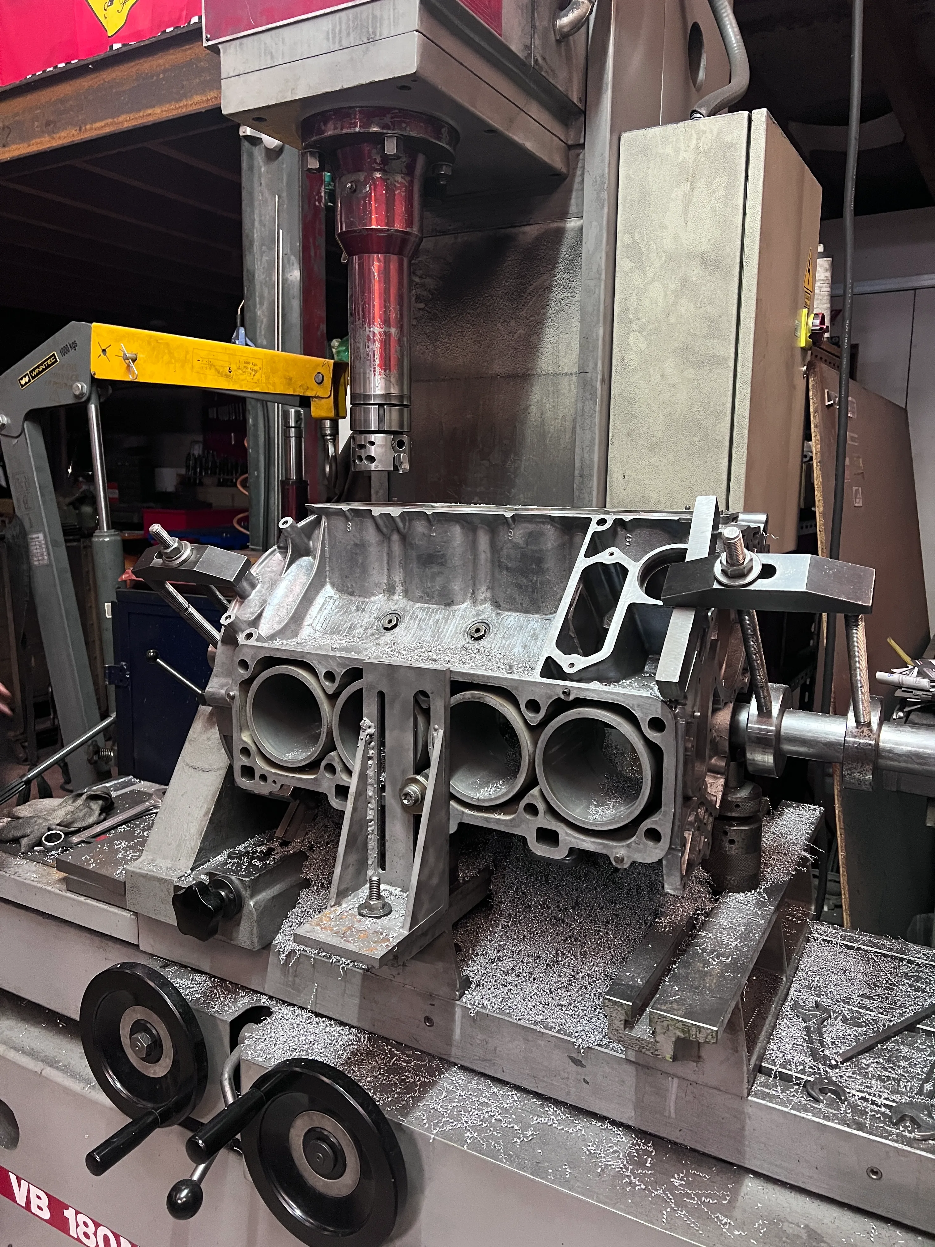 Bloc aluminium en cours de réalésage
